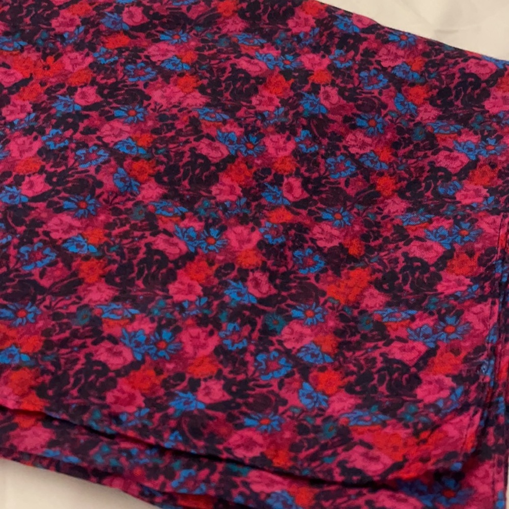 NWOT GAP Pink Floral Scarf 🧣 - Picture 4 of 5